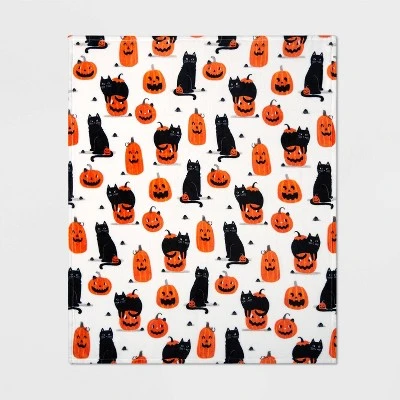 Hyde & EEK! Boutique Cat and Pumpkin Printed Plush Halloween Throw Blanket - Hyde & EEK! Boutique™ 2 Hyde & EEK! Boutique Cat and Pumpkin Printed Plush Halloween Throw Blanket - Hyde & EEK! Boutique™ - Image 2