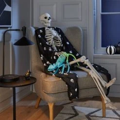 Hyde & EEK! Boutique Mini Skulls Printed Plush Halloween Throw Blanket - Hyde & EEK! Boutique™