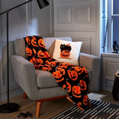 Hyde & EEK! Boutique Jack-O-Lanterns Printed Plush Halloween Throw Blanket - Hyde & EEK! Boutique™ 1 Hyde & EEK! Boutique Jack-O-Lanterns Printed Plush Halloween Throw Blanket - Hyde & EEK! Boutique™