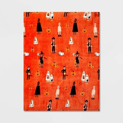 Hyde & EEK! Boutique Trick or Treaters Printed Plush Halloween Throw Blanket - Hyde & EEK! Boutique™ 2 Hyde & EEK! Boutique Trick or Treaters Printed Plush Halloween Throw Blanket - Hyde & EEK! Boutique™ - Image 2