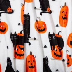 Hyde & EEK! Boutique Cat and Pumpkin Printed Plush Halloween Throw Blanket - Hyde & EEK! Boutique™ 5 Hyde & EEK! Boutique Cat and Pumpkin Printed Plush Halloween Throw Blanket - Hyde & EEK! Boutique™ -HYDE & EEK BOUTIQUE Store GUEST 73dba9c0 9fae 4120 8ae6 c10cdb38f121
