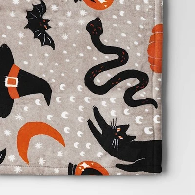 Hyde & EEK! Boutique Halloween Icons Printed Plush Halloween Throw Blanket - Hyde & EEK! Boutique™ 3 Hyde & EEK! Boutique Halloween Icons Printed Plush Halloween Throw Blanket - Hyde & EEK! Boutique™ - Image 3