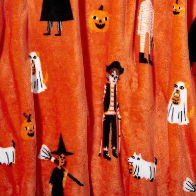 Hyde & EEK! Boutique Trick or Treaters Printed Plush Halloween Throw Blanket - Hyde & EEK! Boutique™ 3 Hyde & EEK! Boutique Trick or Treaters Printed Plush Halloween Throw Blanket - Hyde & EEK! Boutique™ - Image 3