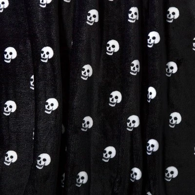 Hyde & EEK! Boutique Mini Skulls Printed Plush Halloween Throw Blanket - Hyde & EEK! Boutique™ 3 Hyde & EEK! Boutique Mini Skulls Printed Plush Halloween Throw Blanket - Hyde & EEK! Boutique™ - Image 3