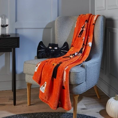 Hyde & EEK! Boutique Trick or Treaters Printed Plush Halloween Throw Blanket - Hyde & EEK! Boutique™ 1 Hyde & EEK! Boutique Trick or Treaters Printed Plush Halloween Throw Blanket - Hyde & EEK! Boutique™